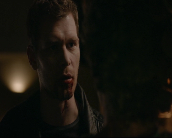 vampirediariesworld-dot-nl_TheOriginals5x10ThereInTheDisappearingLight00105.jpg