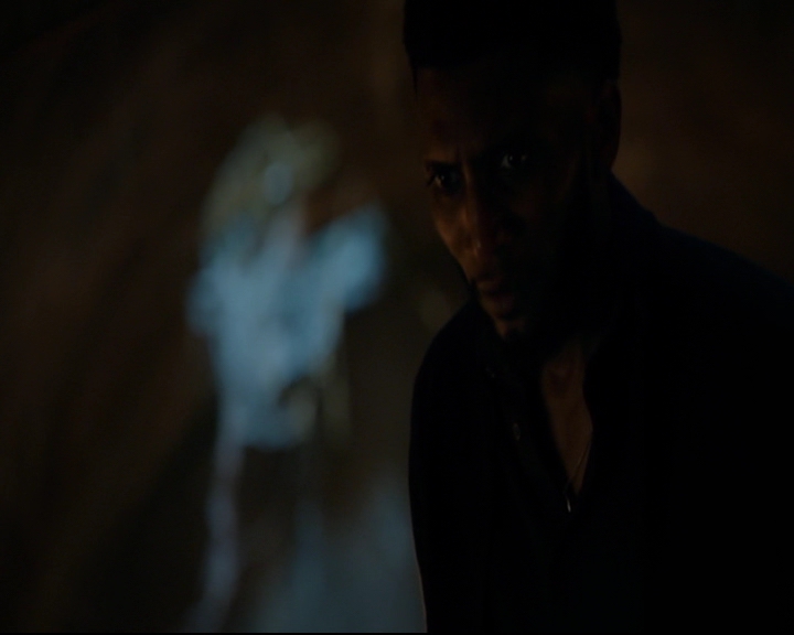 vampirediariesworld-dot-nl_TheOriginals5x10ThereInTheDisappearingLight00149.jpg