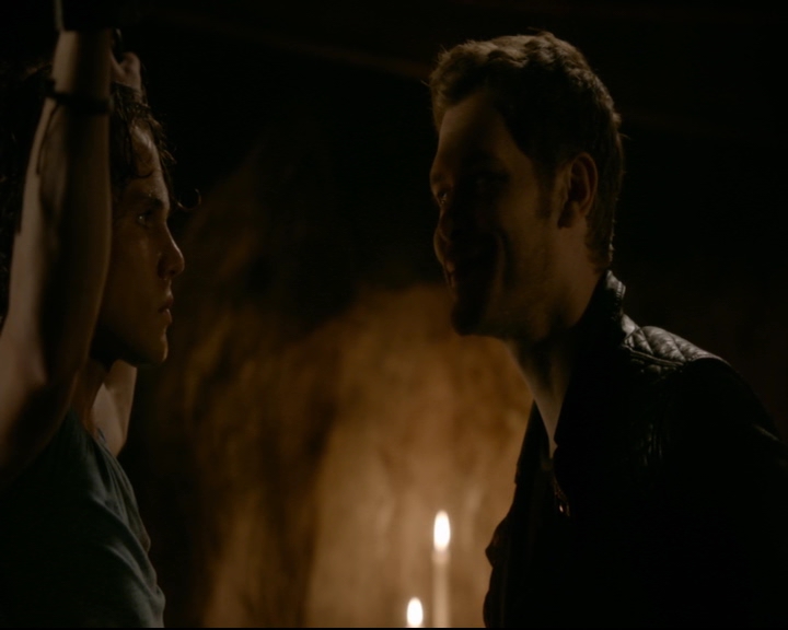 vampirediariesworld-dot-nl_TheOriginals5x10ThereInTheDisappearingLight00350.jpg