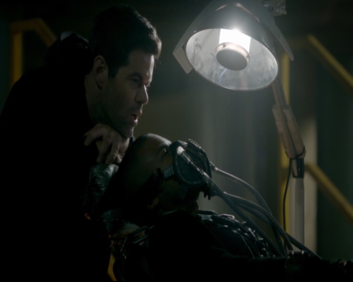 vampirediariesworld-dot-nl_TheOriginals5x10ThereInTheDisappearingLight00658.jpg