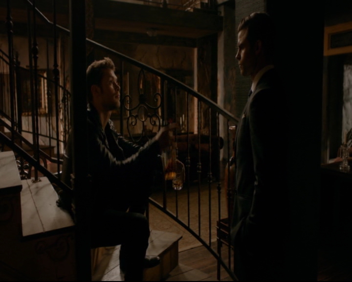 vampirediariesworld-dot-nl_TheOriginals5x10ThereInTheDisappearingLight00890.jpg