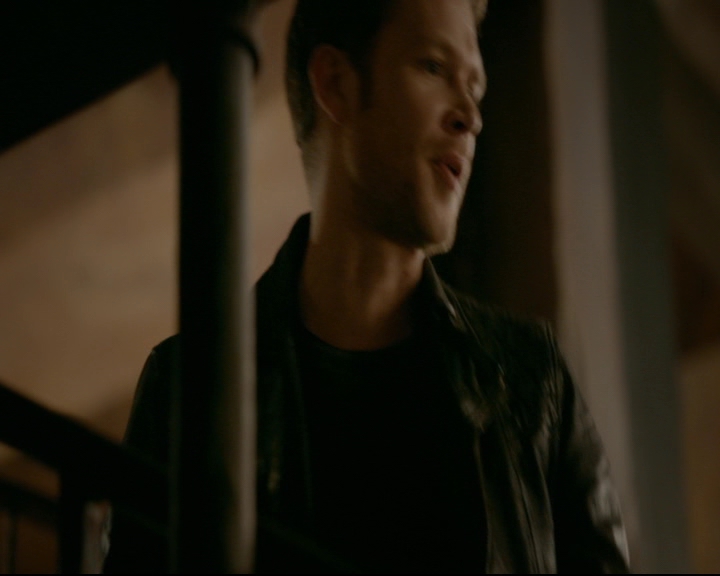 vampirediariesworld-dot-nl_TheOriginals5x10ThereInTheDisappearingLight00910.jpg