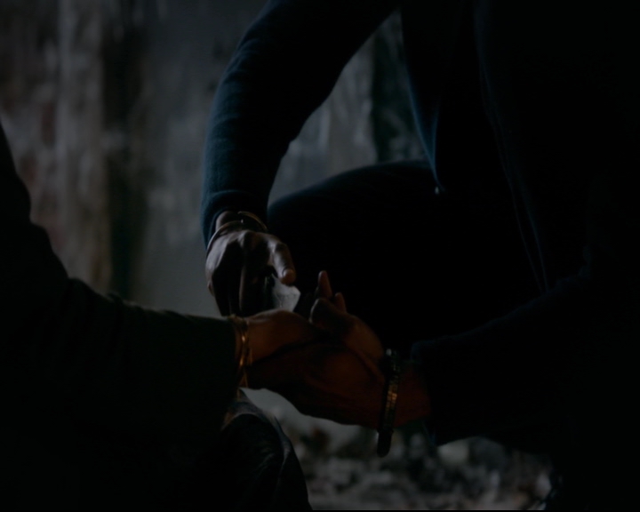 vampirediariesworld-dot-nl_TheOriginals5x10ThereInTheDisappearingLight00969.jpg