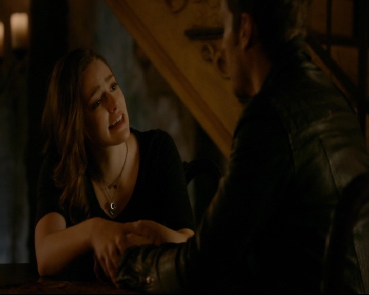 vampirediariesworld-dot-nl_TheOriginals5x10ThereInTheDisappearingLight01163.jpg