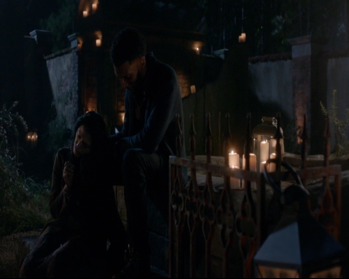 vampirediariesworld-dot-nl_TheOriginals5x10ThereInTheDisappearingLight01241.jpg
