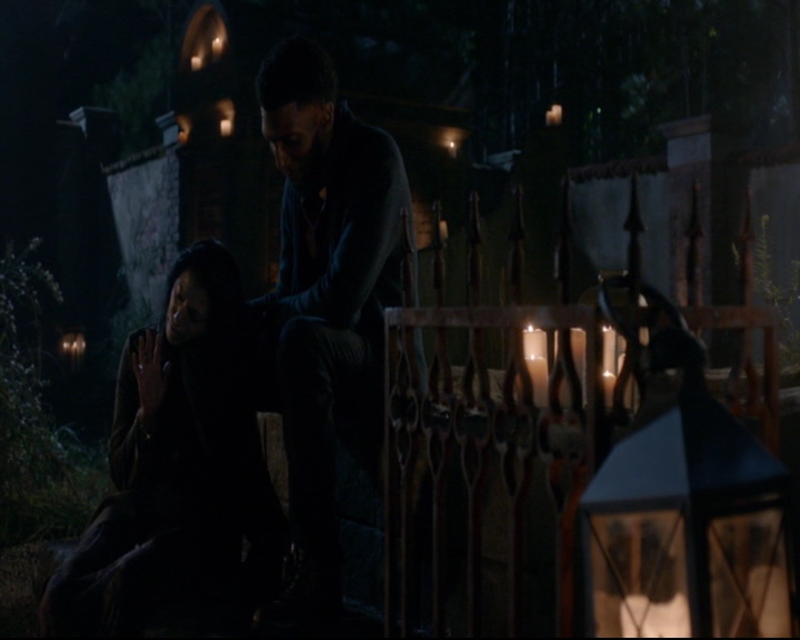vampirediariesworld-dot-nl_TheOriginals5x10ThereInTheDisappearingLight01243.jpg