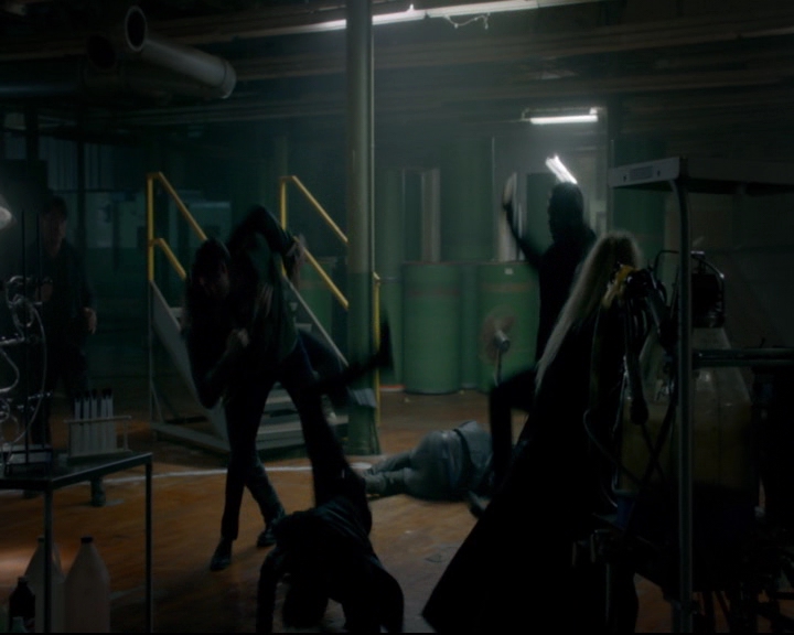 vampirediariesworld-dot-nl_TheOriginals5x10ThereInTheDisappearingLight01380.jpg