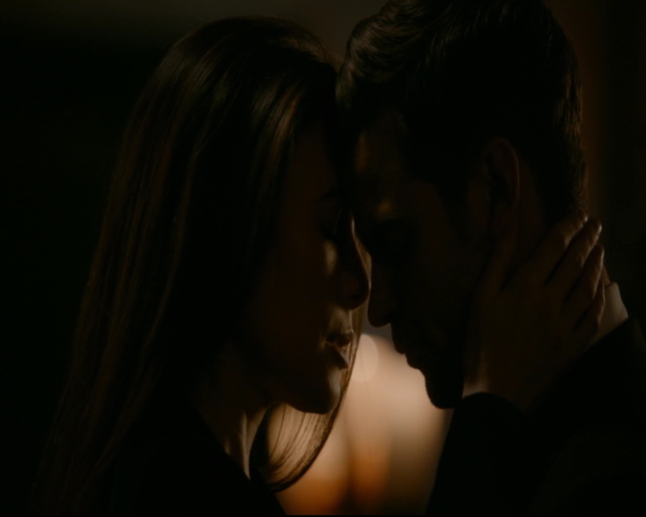 vampirediariesworld-dot-nl_TheOriginals5x10ThereInTheDisappearingLight01973.jpg