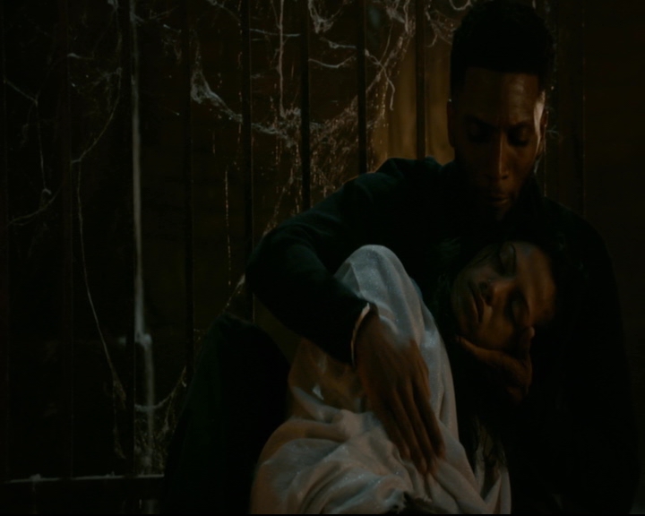 vampirediariesworld-dot-nl_TheOriginals5x10ThereInTheDisappearingLight02034.jpg