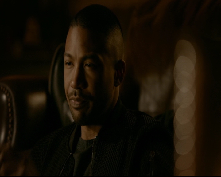 vampirediariesworld-dot-nl_TheOriginals5x10ThereInTheDisappearingLight02093.jpg