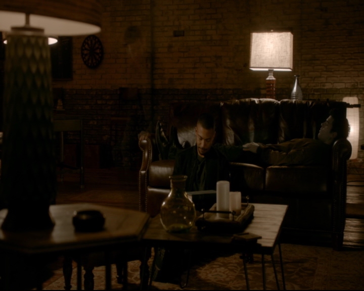 vampirediariesworld-dot-nl_TheOriginals5x10ThereInTheDisappearingLight02101.jpg