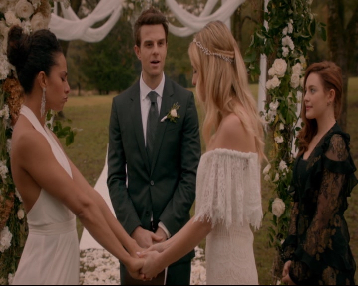 vampirediariesworld-dot-nl_TheOriginals5x11TilTheDayIDie02006.jpg