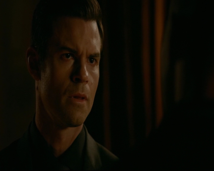 vampirediariesworld-dot-nl_TheOriginals5x12TheTaleOfTwoWolves00030.jpg