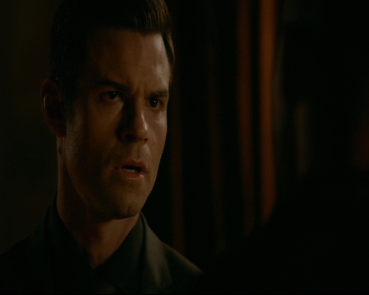 vampirediariesworld-dot-nl_TheOriginals5x12TheTaleOfTwoWolves00031.jpg