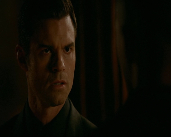 vampirediariesworld-dot-nl_TheOriginals5x12TheTaleOfTwoWolves00045.jpg