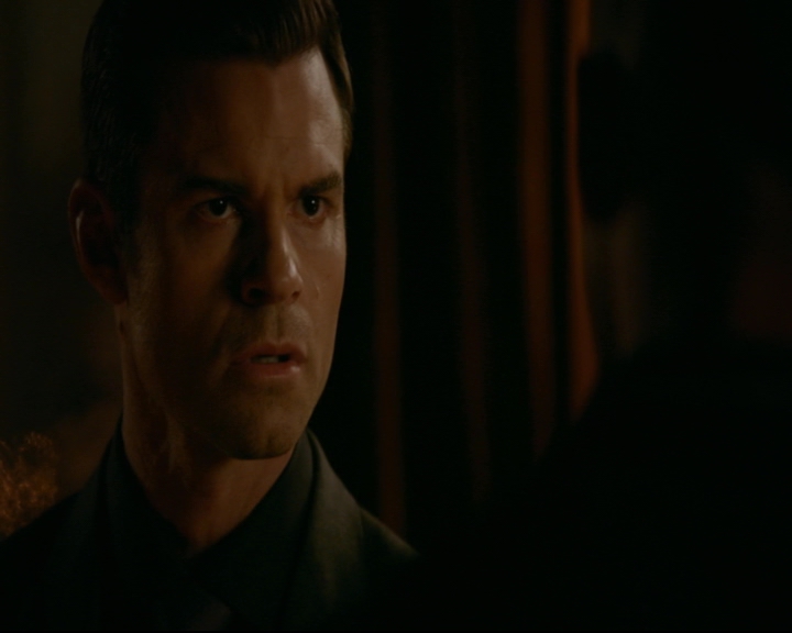 vampirediariesworld-dot-nl_TheOriginals5x12TheTaleOfTwoWolves00050.jpg