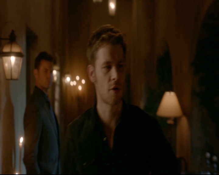 vampirediariesworld-dot-nl_TheOriginals5x12TheTaleOfTwoWolves00079.jpg