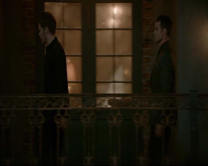 vampirediariesworld-dot-nl_TheOriginals5x12TheTaleOfTwoWolves00086.jpg