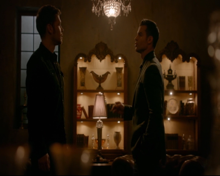 vampirediariesworld-dot-nl_TheOriginals5x12TheTaleOfTwoWolves00098.jpg