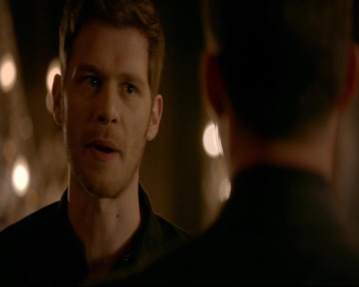 vampirediariesworld-dot-nl_TheOriginals5x12TheTaleOfTwoWolves00110.jpg