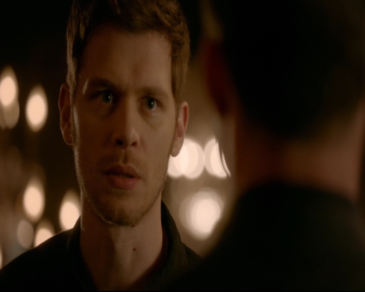 vampirediariesworld-dot-nl_TheOriginals5x12TheTaleOfTwoWolves00120.jpg