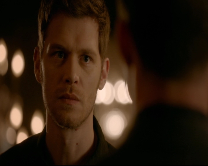 vampirediariesworld-dot-nl_TheOriginals5x12TheTaleOfTwoWolves00121.jpg