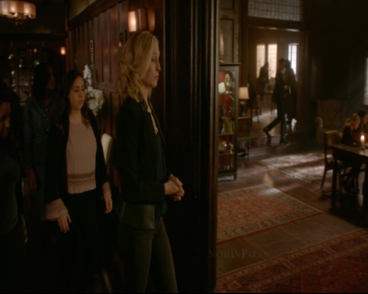 vampirediariesworld-dot-nl_TheOriginals5x12TheTaleOfTwoWolves00167.jpg