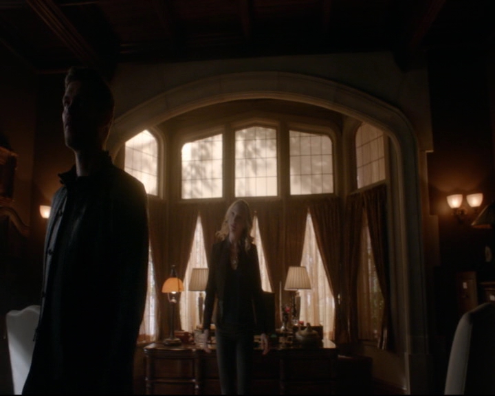 vampirediariesworld-dot-nl_TheOriginals5x12TheTaleOfTwoWolves00199.jpg