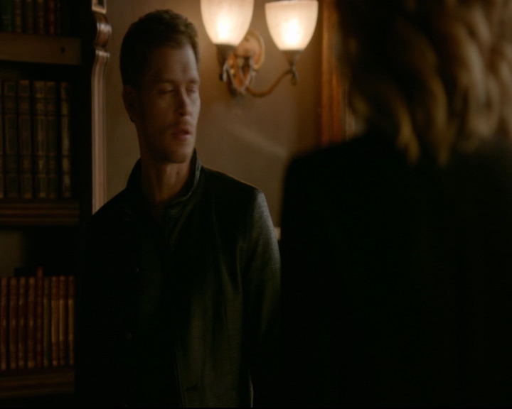 vampirediariesworld-dot-nl_TheOriginals5x12TheTaleOfTwoWolves00221.jpg