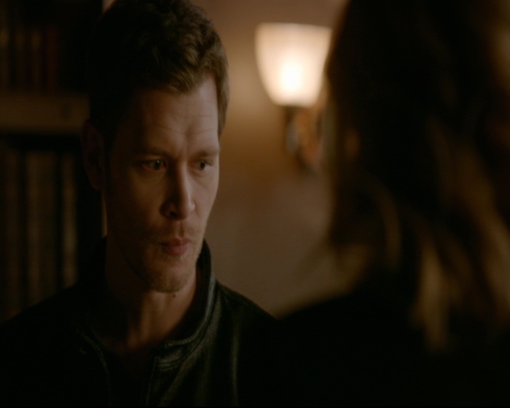 vampirediariesworld-dot-nl_TheOriginals5x12TheTaleOfTwoWolves00230.jpg