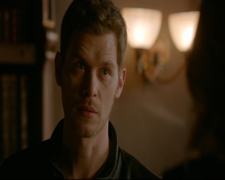 vampirediariesworld-dot-nl_TheOriginals5x12TheTaleOfTwoWolves00238.jpg