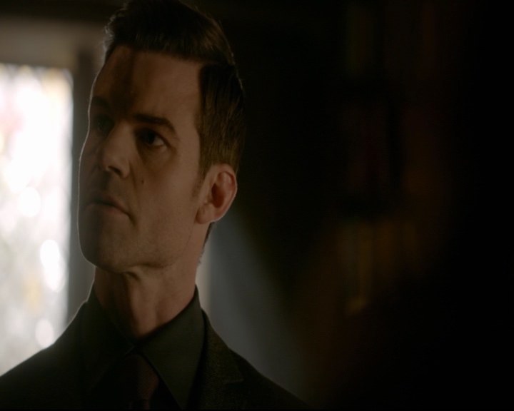 vampirediariesworld-dot-nl_TheOriginals5x12TheTaleOfTwoWolves00292.jpg