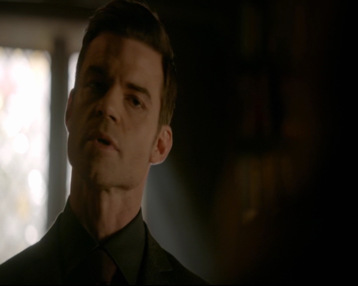 vampirediariesworld-dot-nl_TheOriginals5x12TheTaleOfTwoWolves00294.jpg