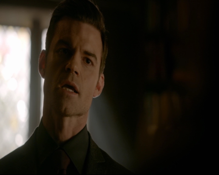 vampirediariesworld-dot-nl_TheOriginals5x12TheTaleOfTwoWolves00297.jpg