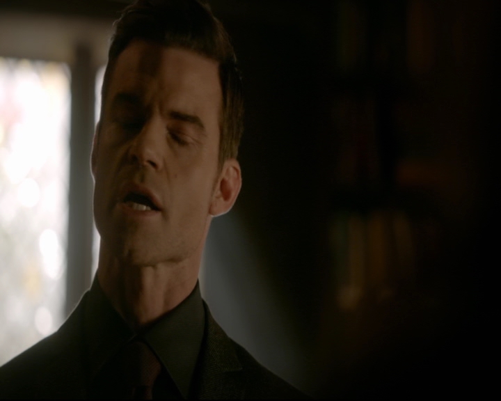 vampirediariesworld-dot-nl_TheOriginals5x12TheTaleOfTwoWolves00298.jpg