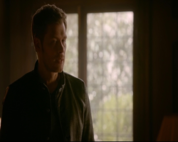 vampirediariesworld-dot-nl_TheOriginals5x12TheTaleOfTwoWolves00313.jpg