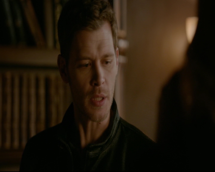 vampirediariesworld-dot-nl_TheOriginals5x12TheTaleOfTwoWolves00321.jpg