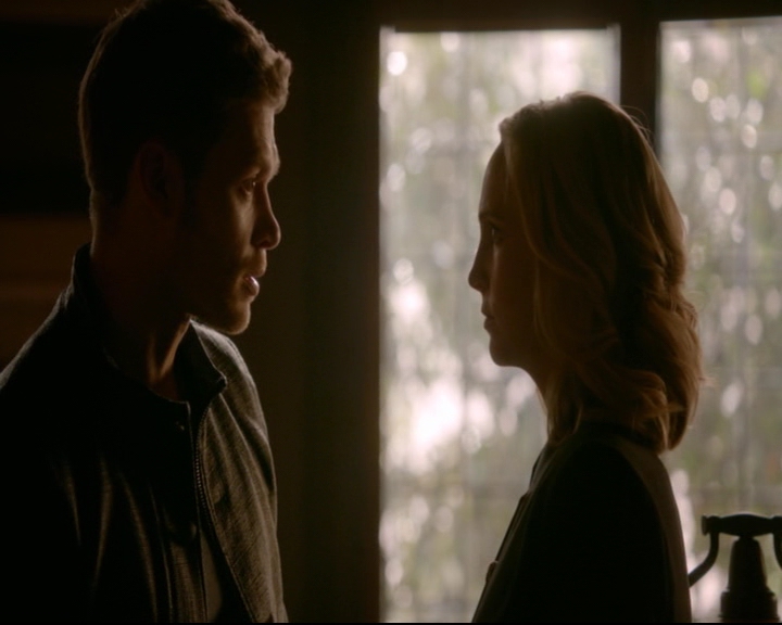 vampirediariesworld-dot-nl_TheOriginals5x12TheTaleOfTwoWolves00340.jpg