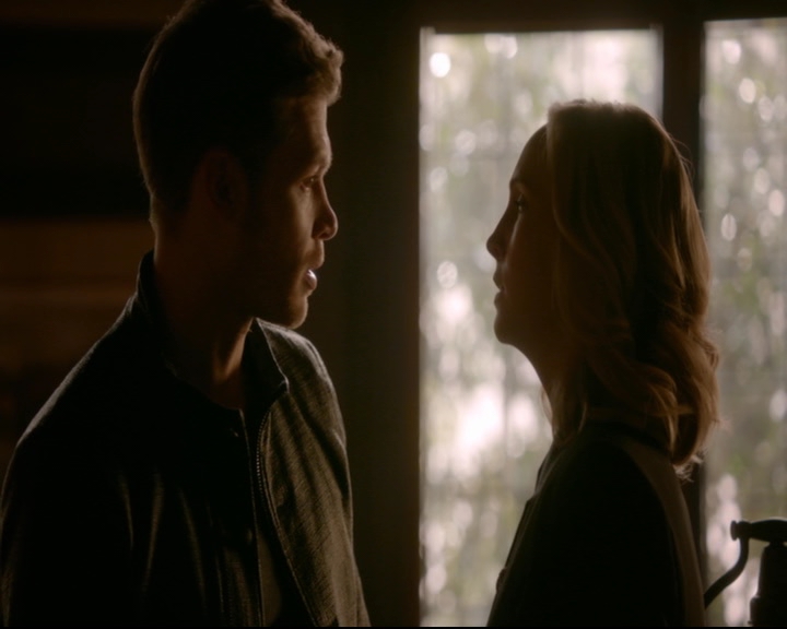 vampirediariesworld-dot-nl_TheOriginals5x12TheTaleOfTwoWolves00342.jpg