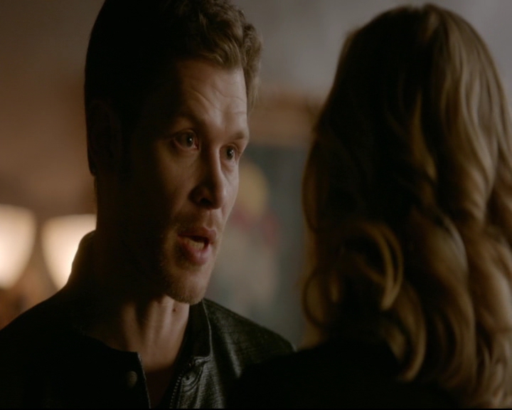 vampirediariesworld-dot-nl_TheOriginals5x12TheTaleOfTwoWolves00346.jpg