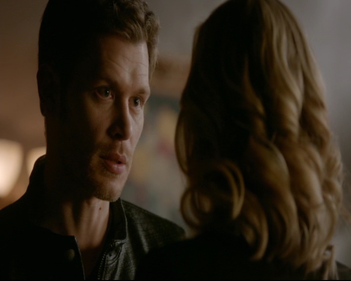 vampirediariesworld-dot-nl_TheOriginals5x12TheTaleOfTwoWolves00349.jpg