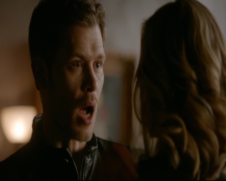 vampirediariesworld-dot-nl_TheOriginals5x12TheTaleOfTwoWolves00366.jpg