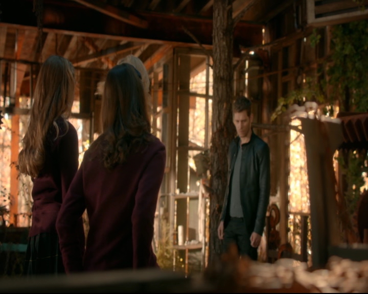 vampirediariesworld-dot-nl_TheOriginals5x12TheTaleOfTwoWolves00630.jpg