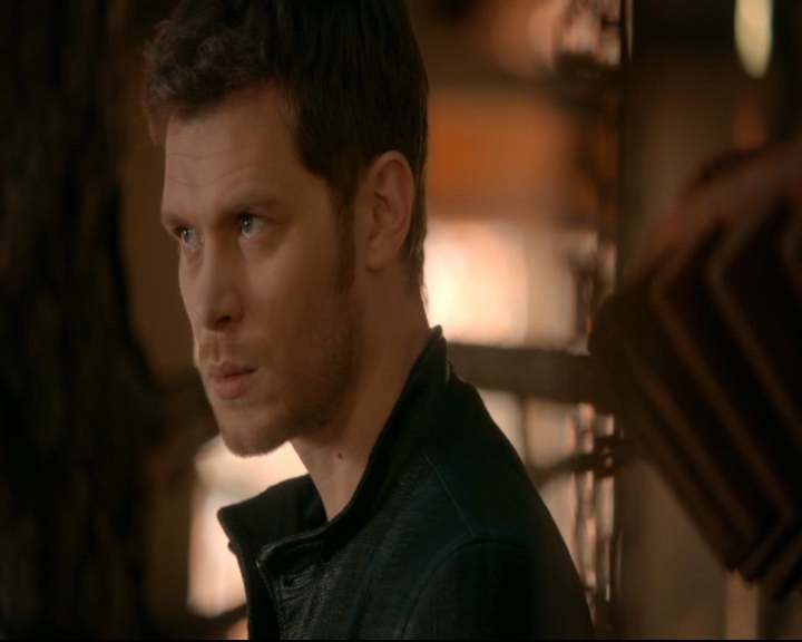 vampirediariesworld-dot-nl_TheOriginals5x12TheTaleOfTwoWolves00632.jpg