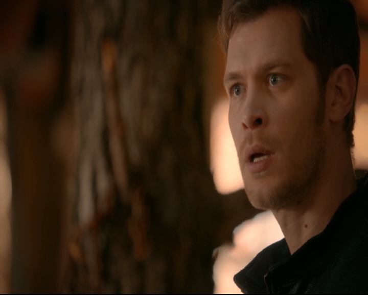 vampirediariesworld-dot-nl_TheOriginals5x12TheTaleOfTwoWolves00638.jpg