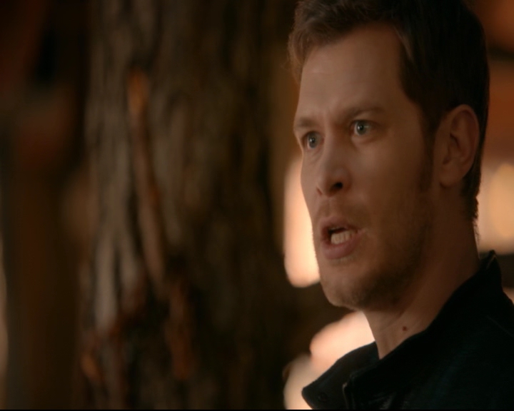 vampirediariesworld-dot-nl_TheOriginals5x12TheTaleOfTwoWolves00640.jpg