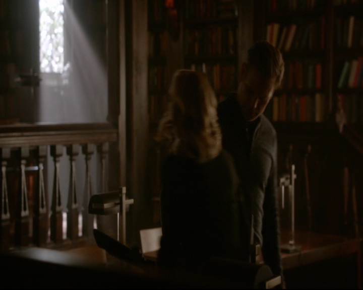 vampirediariesworld-dot-nl_TheOriginals5x12TheTaleOfTwoWolves00994.jpg