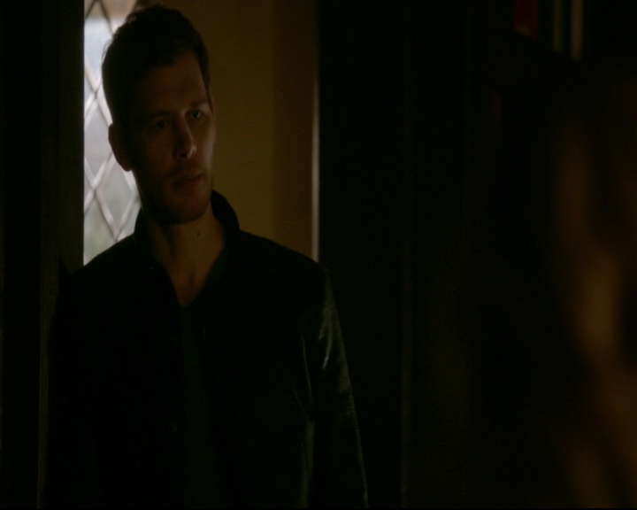 vampirediariesworld-dot-nl_TheOriginals5x12TheTaleOfTwoWolves01100.jpg