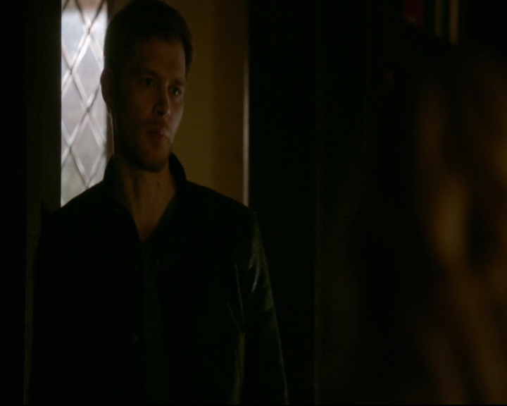 vampirediariesworld-dot-nl_TheOriginals5x12TheTaleOfTwoWolves01105.jpg