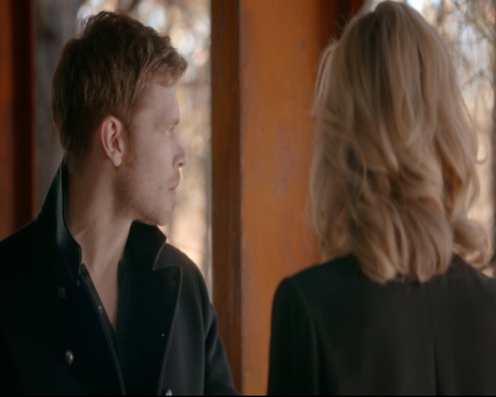 vampirediariesworld-dot-nl_TheOriginals5x12TheTaleOfTwoWolves01170.jpg